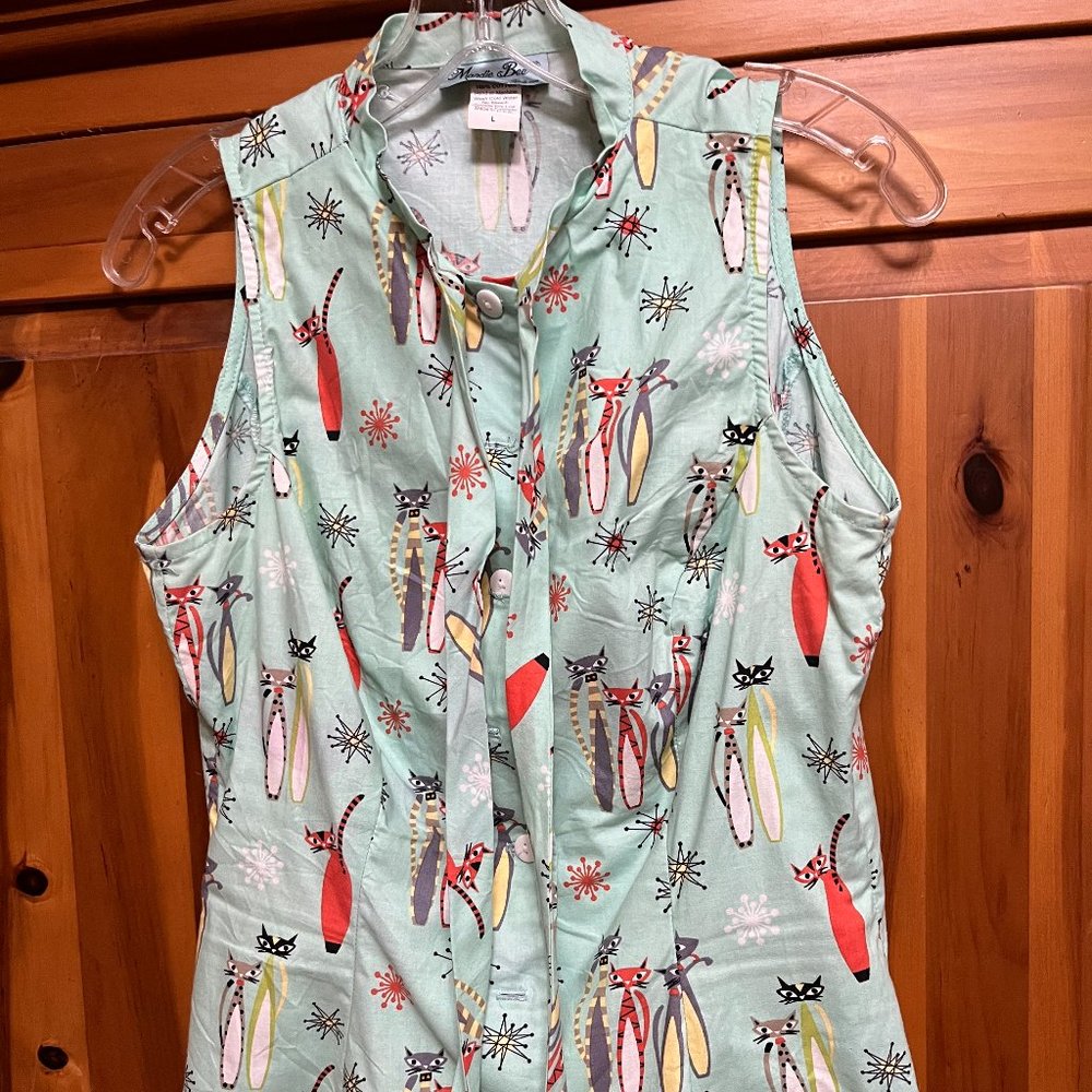 Heart of Haute Mandie Bee Button-Front Mod Cat Blouse, size: L